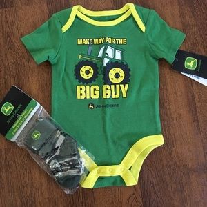 🛑SOLD🛑  NWT John Deer onesie and socks size 6M